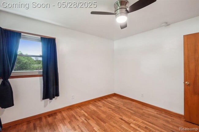 Building Photo - 3005 S Hickory Ridge Rd