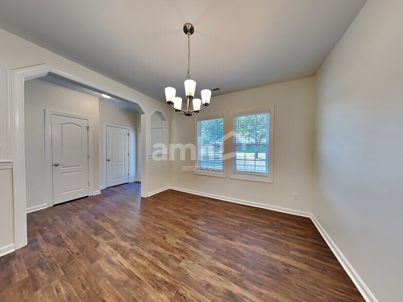 Building Photo - 6821 Missionary Ridge Dr