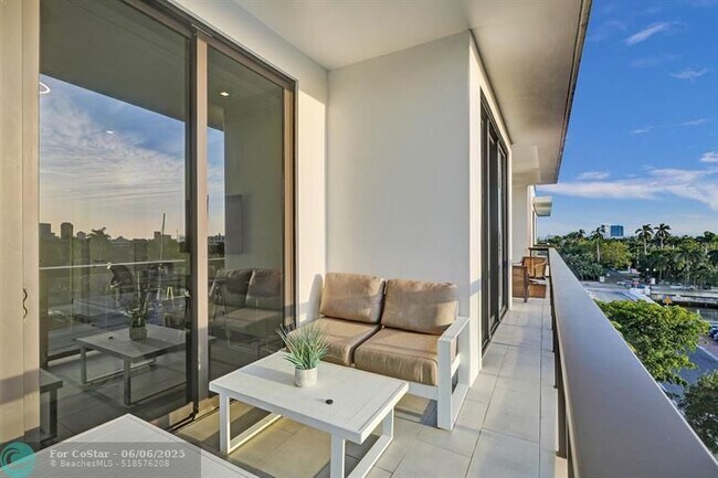 Building Photo - 20 Isle of Venice Dr