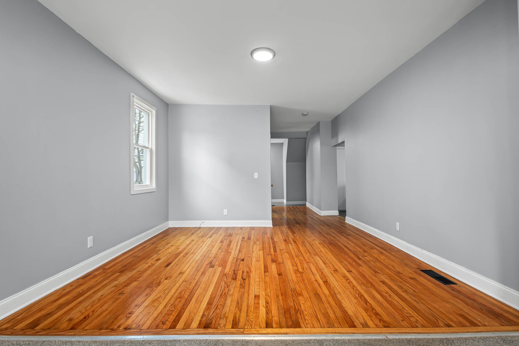 Building Photo - 208 S Swan St