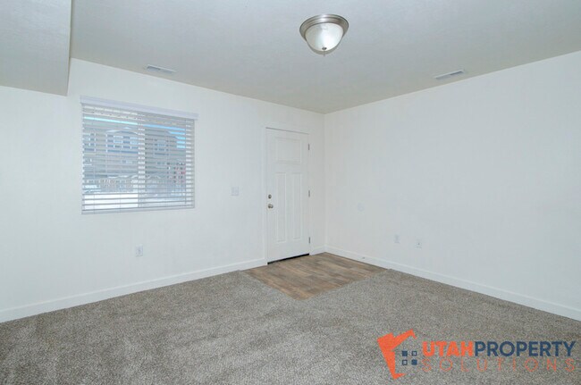 Building Photo - 8172 Broken Spoke Ln