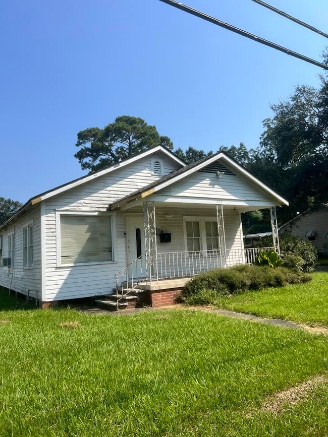 Primary Photo - 304 W Tennis St