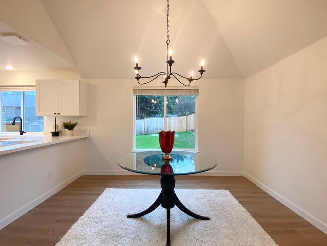 Building Photo - FULLY UPDATED Auburn home near Thomas Jefferson HS