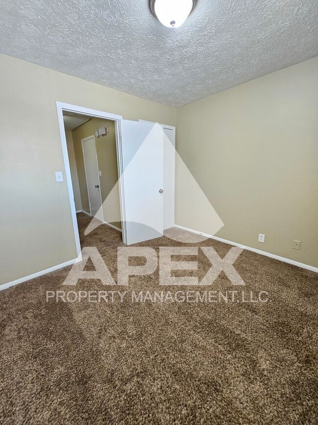 Building Photo - Nice 3Bd 1.5 Townhouse in WEST KNOX off Ce...