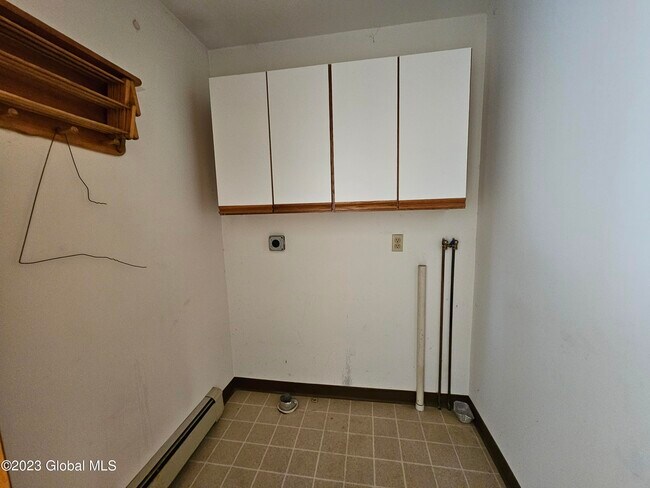 Building Photo - 12 Fisher Ln