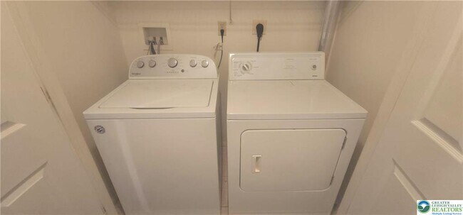 Building Photo - 1600 Greystone Cir