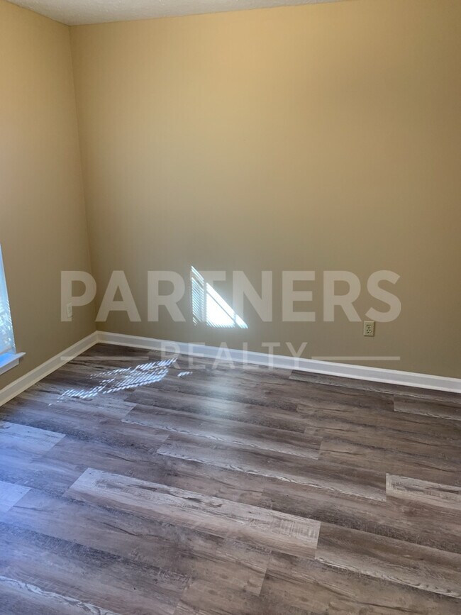 Building Photo - 5821 Acacia Ct