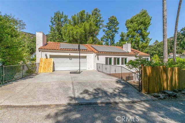 Building Photo - 2644 E Chevy Chase Dr