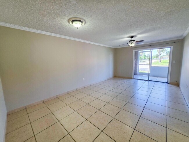 Building Photo - 6100 Forest Hill Blvd