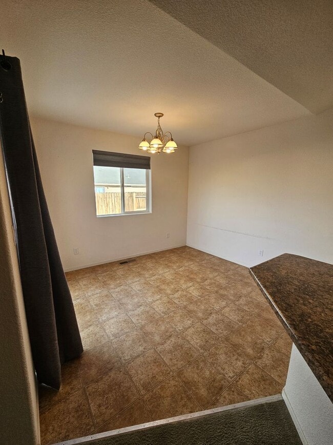 Building Photo - Wonderful 4-bedroom, 2-bathroom home in Fe...