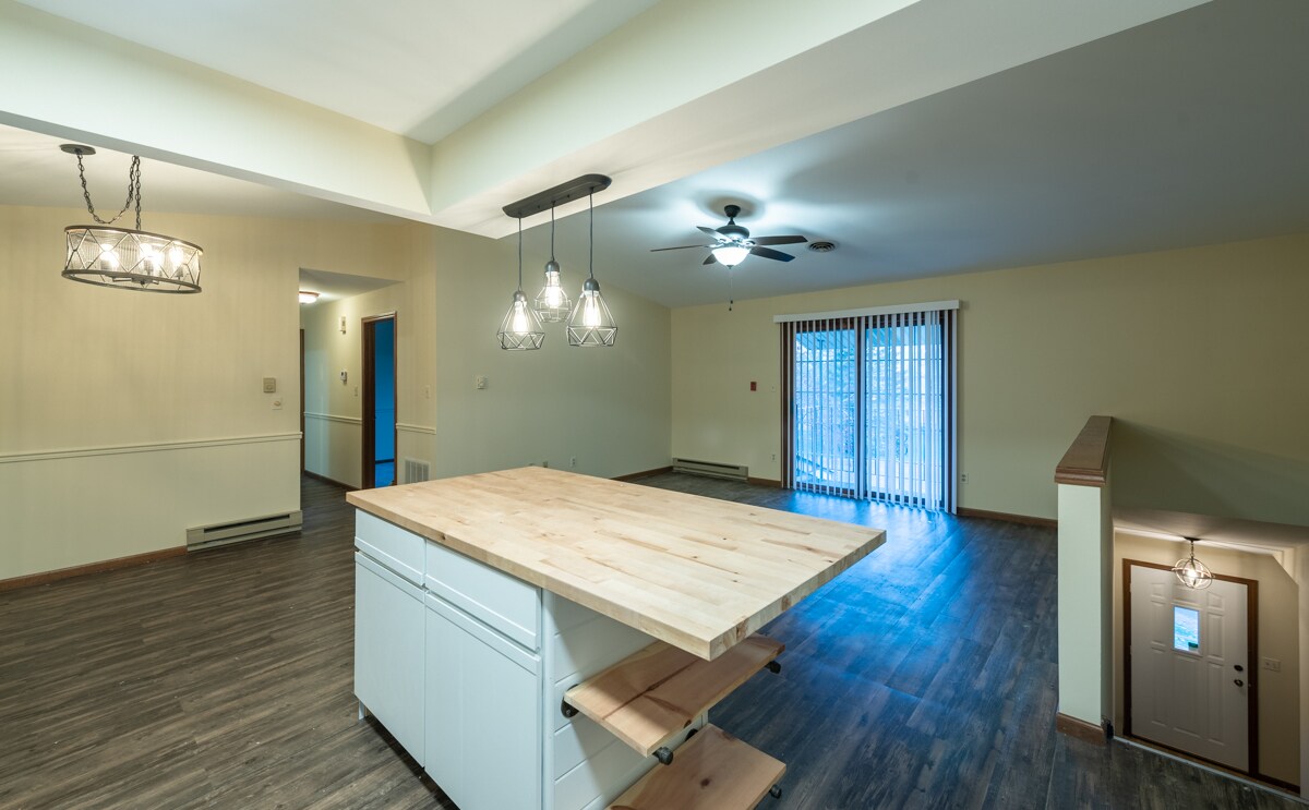 Building Photo - 6920 Mariner Dr