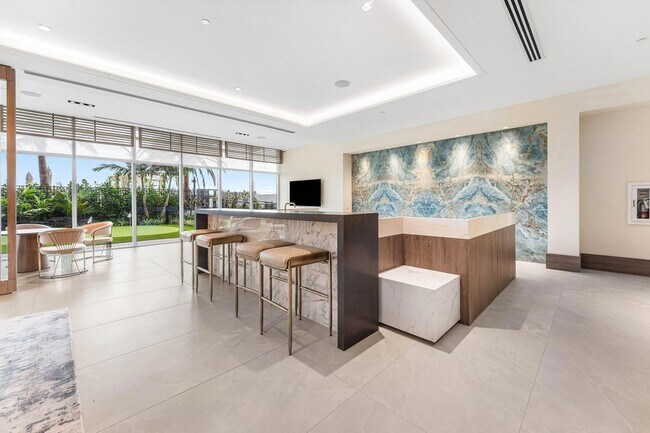 Building Photo - 220 Lake Shore Dr