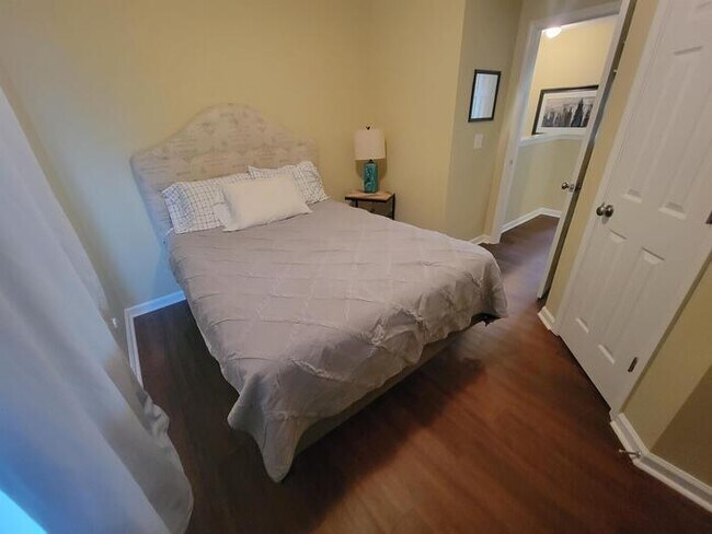 Building Photo - Furnished Rental