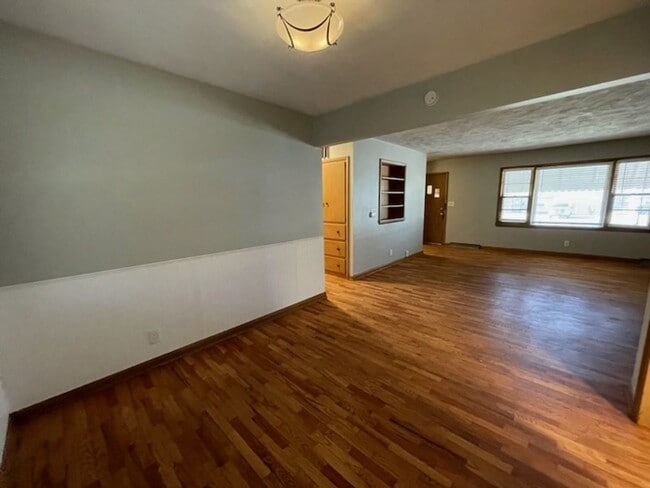 Building Photo - GREAT LOCATION!! Close to Mercy Hospital!