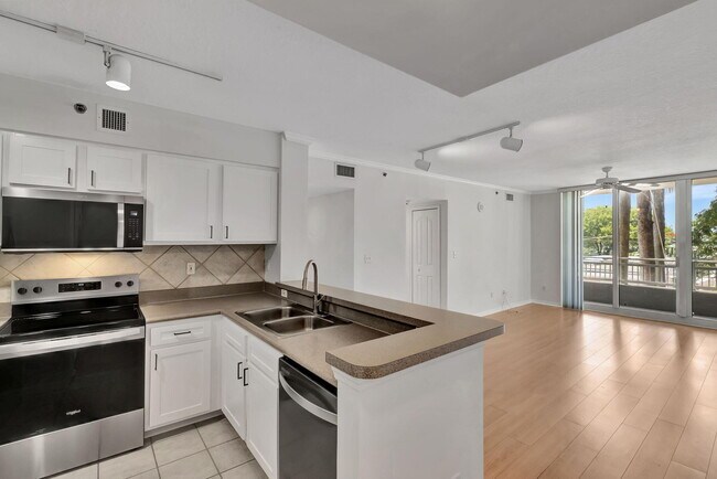 Building Photo - 2665 SW 37th Ave