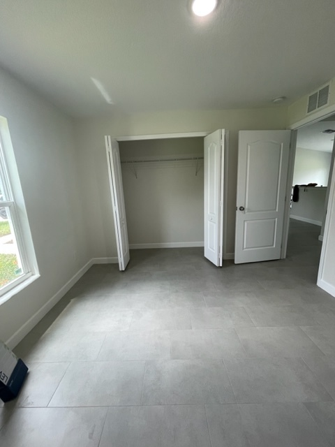Building Photo - 835 Kenilworth Ct