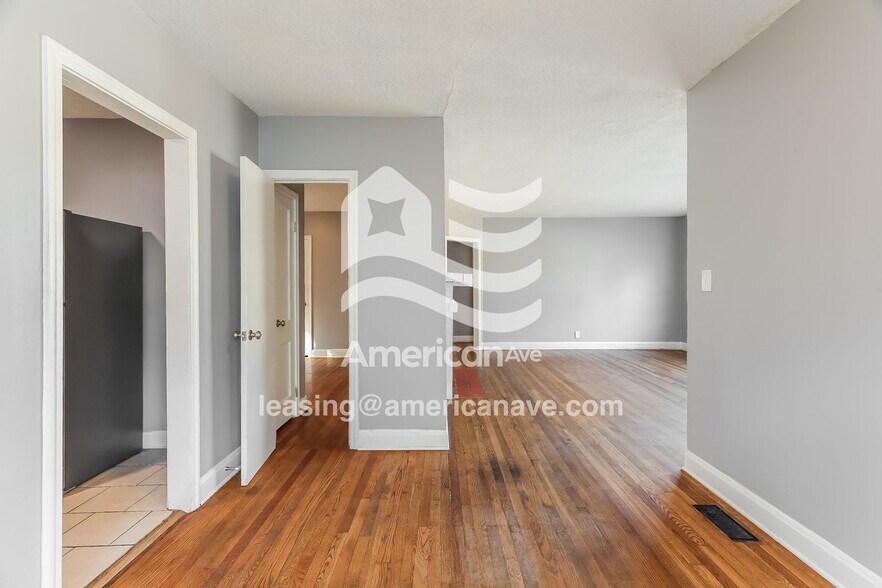 Building Photo - 4213 50th Ave N