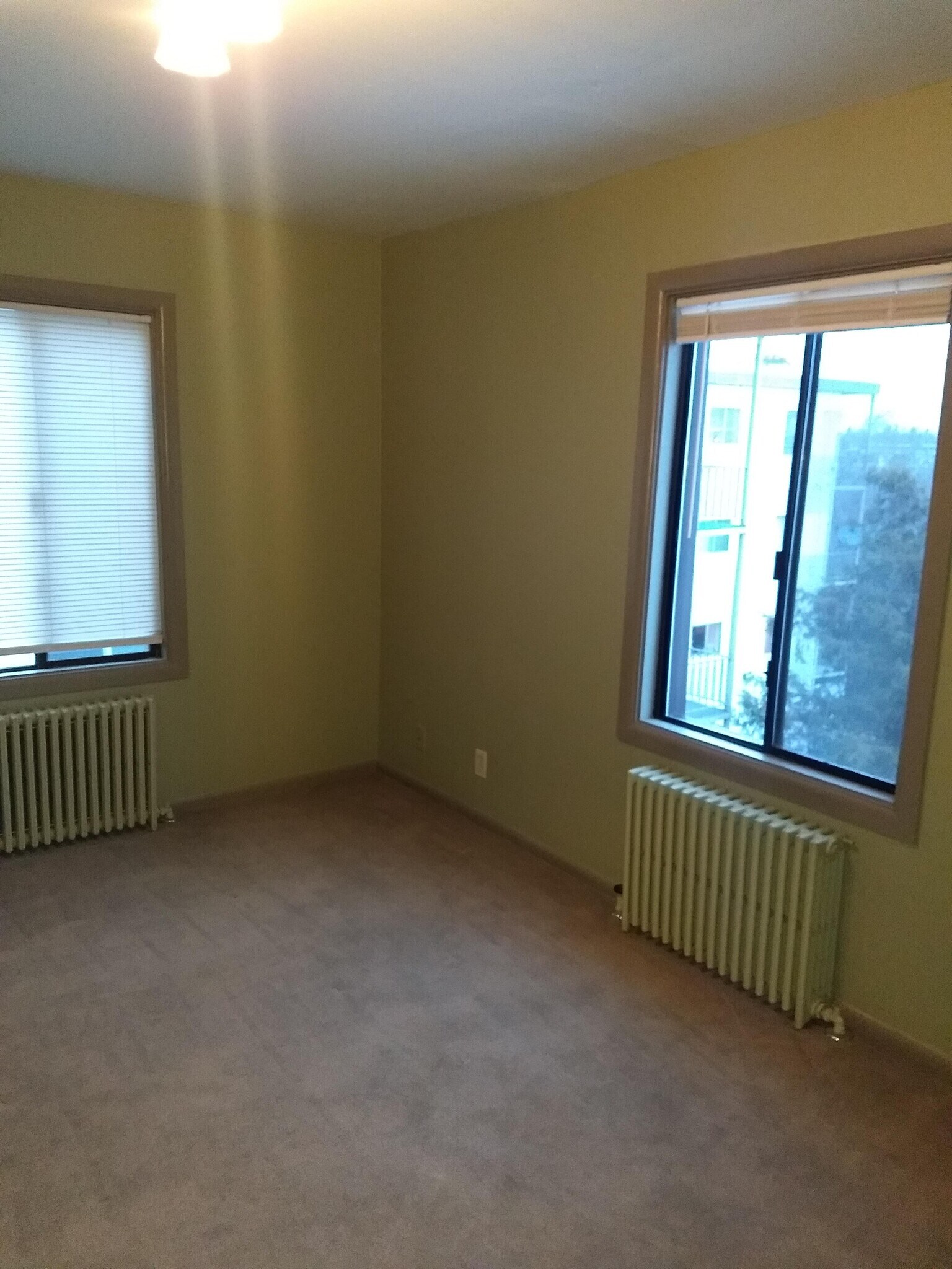 Bedroom - 1740 W Riverside Ave