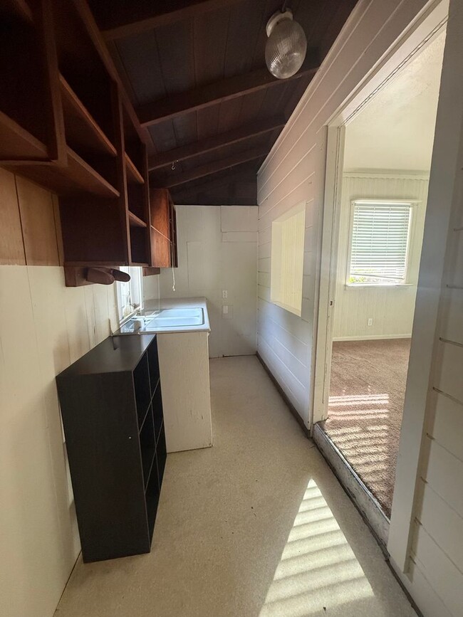 Building Photo - Large Home steps from UCD!-October Rent Free