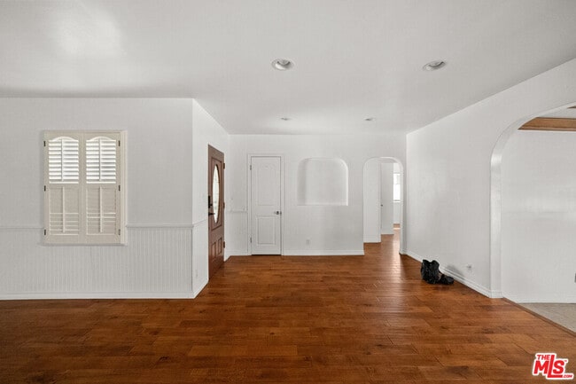 Building Photo - 5227 Etheldo Ave