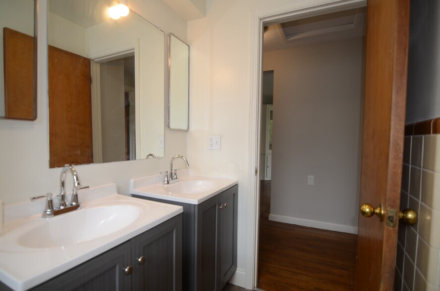 Building Photo - 3982 Longford Dr