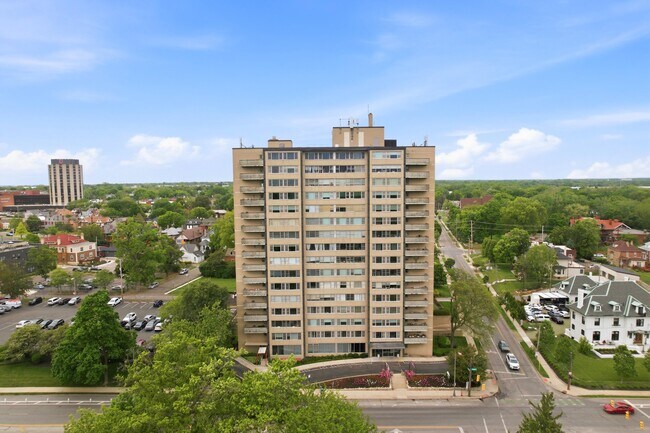 Building Photo - 1620 E Broad St