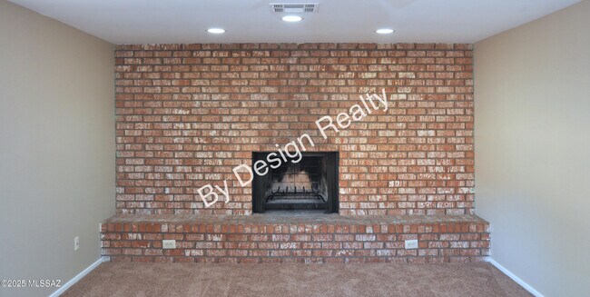 Building Photo - 7230 N Ulene Pl