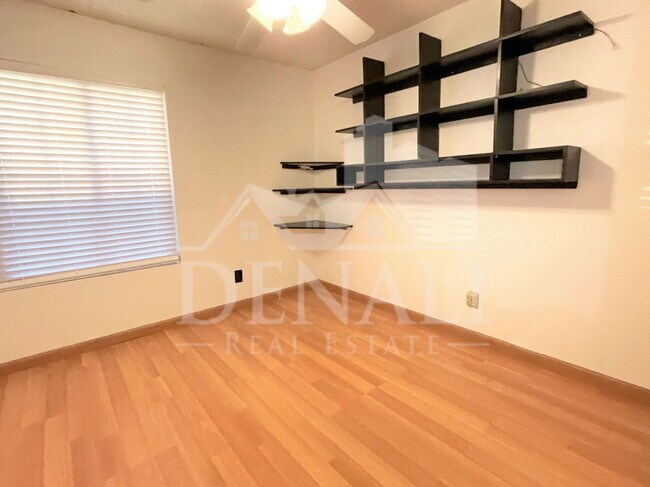 Building Photo - 3033 S Longmore