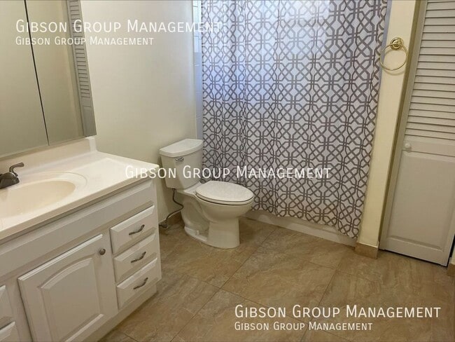 Building Photo - 631 NE 17th Way