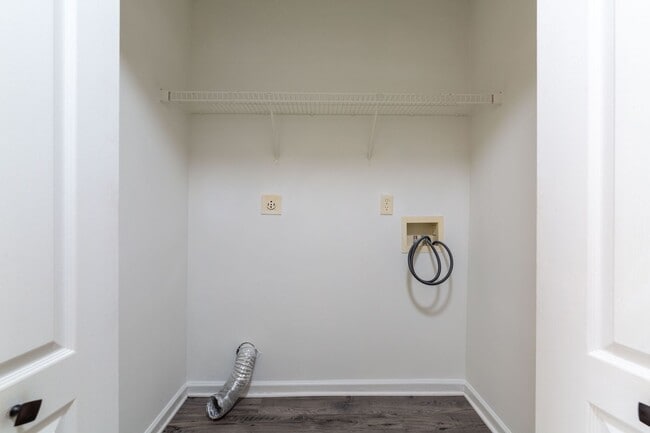 Building Photo - 3 Bed/2 Bath Townhouse in Douglasville!