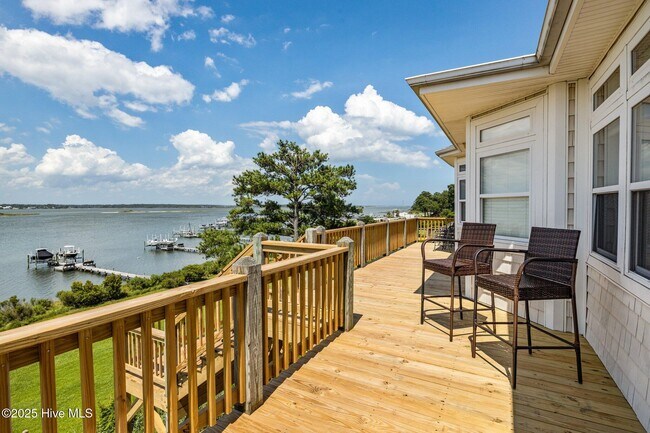 Building Photo - 8632 Sound Dr