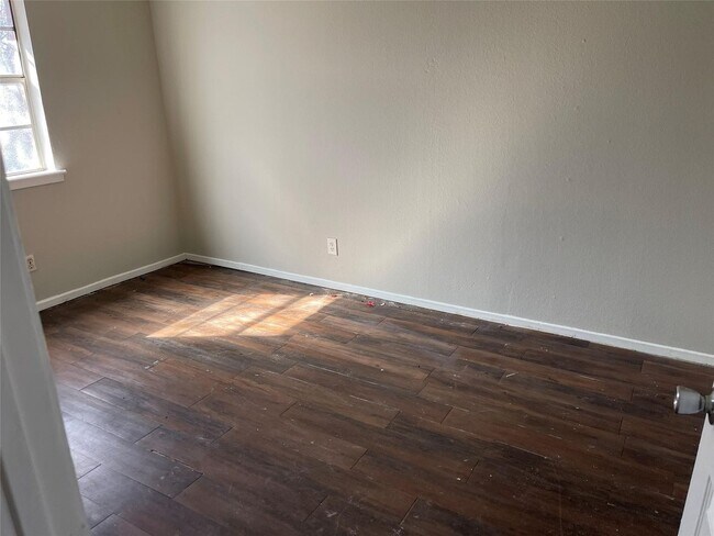 Building Photo - 105 Effie Ln