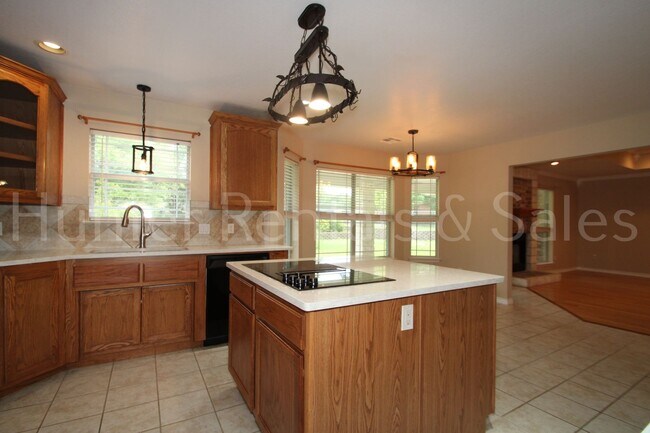 Building Photo - Charming Country Living Retreat