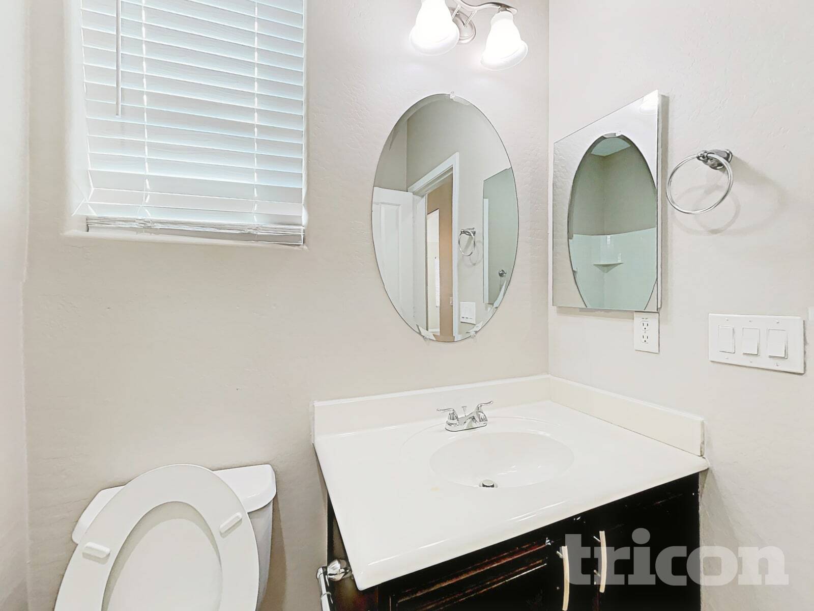 Building Photo - 819 W Dana Dr