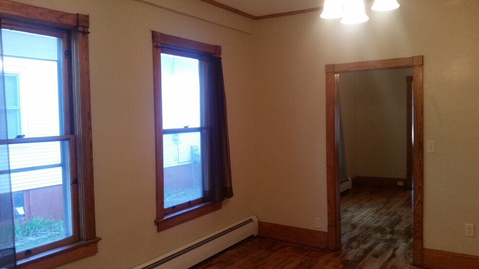 Dining - 122 West Arch Street