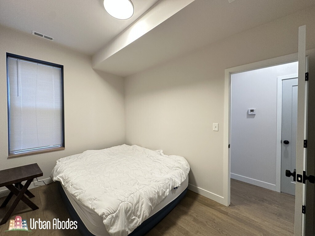 Building Photo - 841 N Mozart St