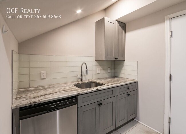 Building Photo - 46 S 44th St