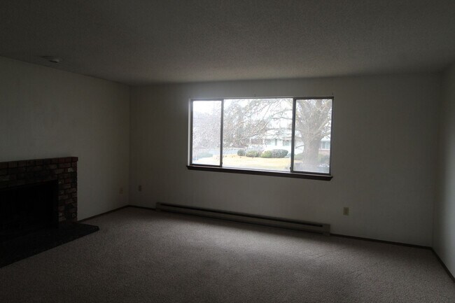 Building Photo - 6806 N Hamilton St