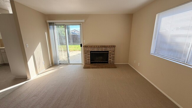 Building Photo - Oakley beautiful 3 bedroom 2 bath w/vaulted ceilings & much more