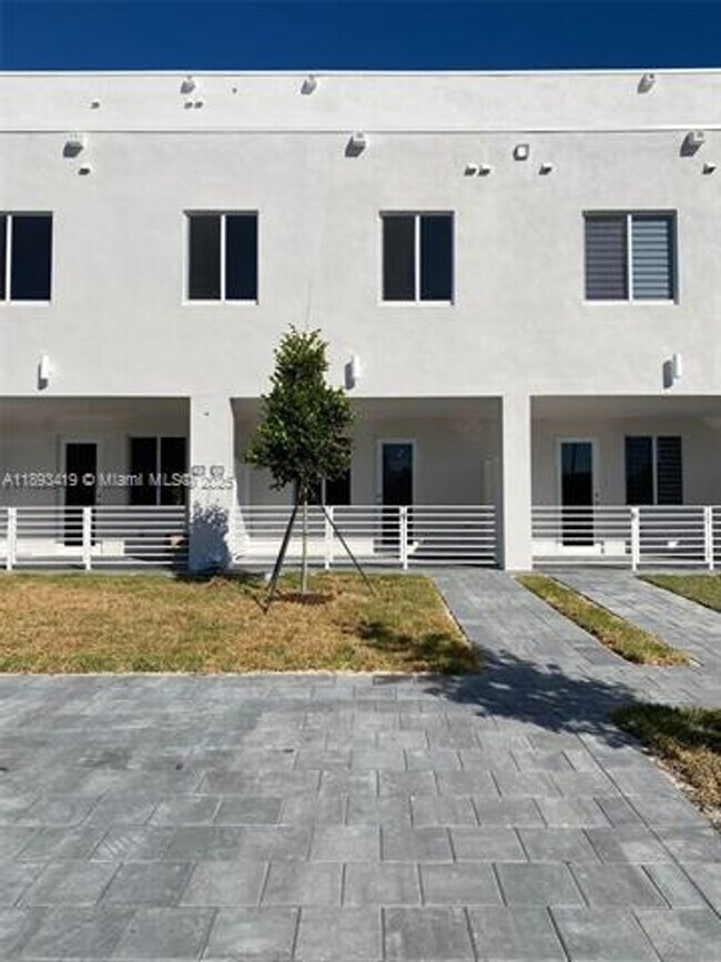 Building Photo - 10250 NW 66th St