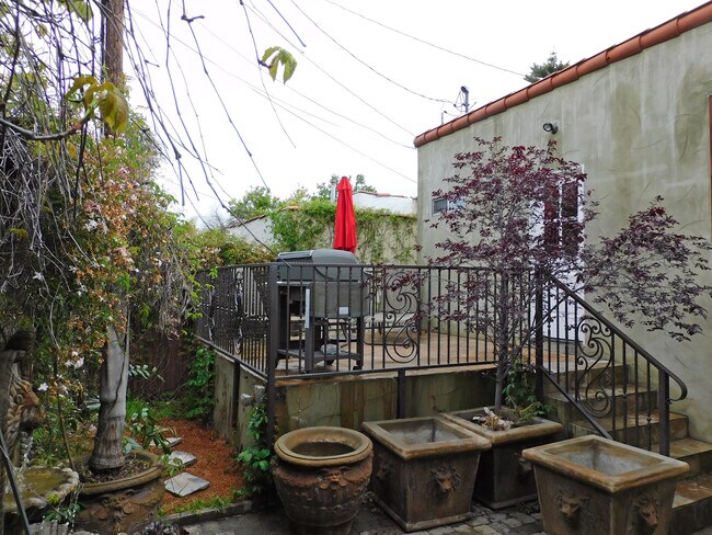 Building Photo - 56 La Venezia Ct