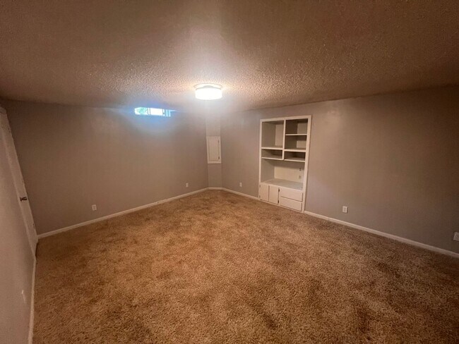 Building Photo - Spacious 3 Bedroom, 2.5 Bath Home with finished basement – Derby, KS. – Available Now!