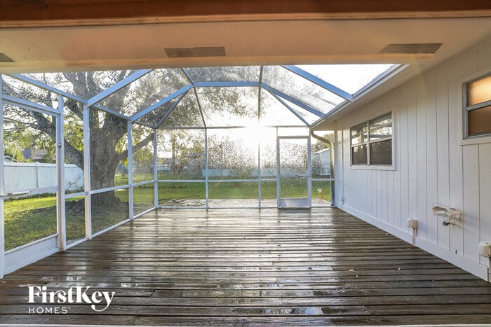 Building Photo - 638 NE Larkspur Ln