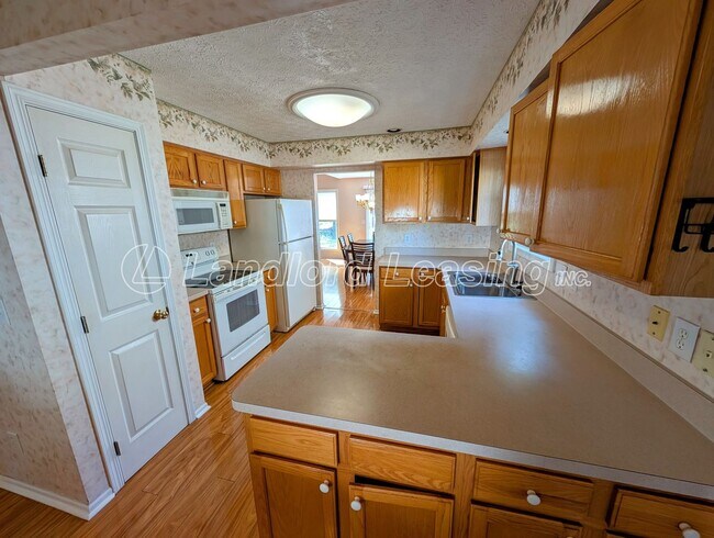 Building Photo - Avon Home with Vaulted Ceilings, Gas Firep...