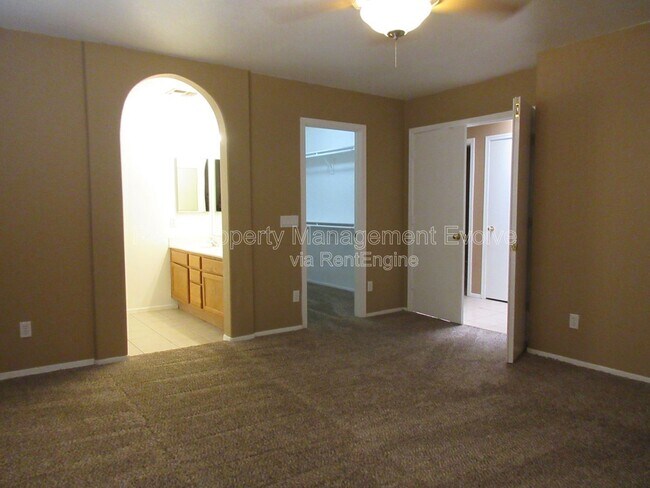 Building Photo - 1560 W Cindy St