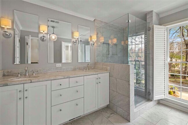 Building Photo - 1400 N Morningside Dr NE