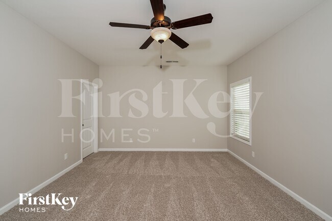 Building Photo - 125 Ridgefield Ln