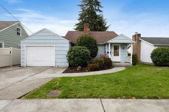 Building Photo - Charming 3BR Home with Private Yard in Puyallup