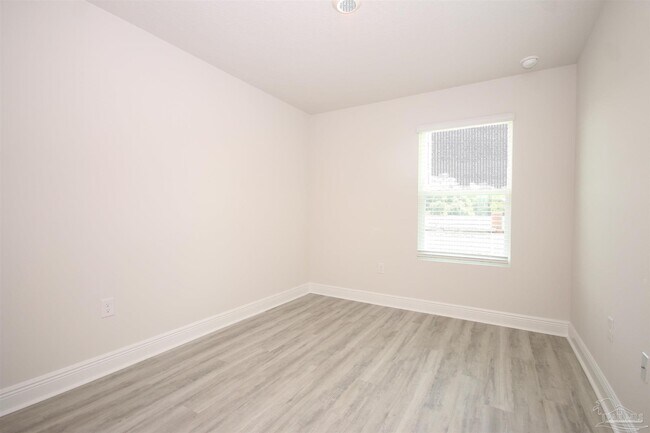 Building Photo - 8686 Meadow Flower Ln