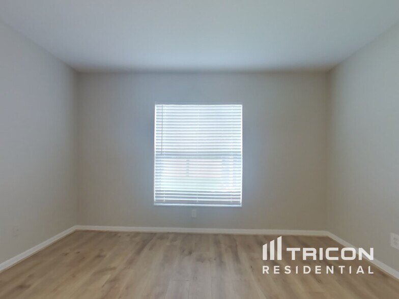 Building Photo - 4842 Oakley Rd